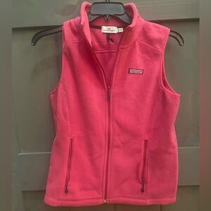 Vineyard Vines 
Pink fleece vest 
Size women’s small
Cute for Valentines 💘